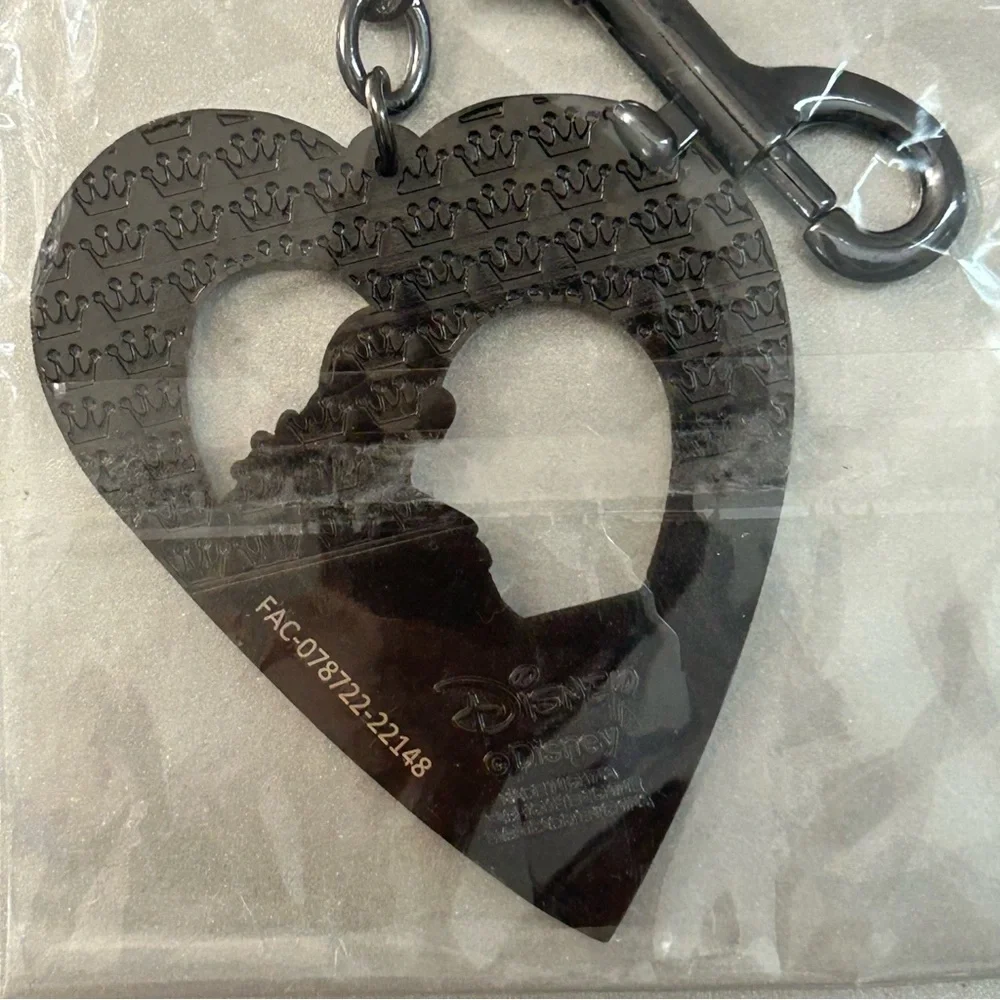 Disney Loungefly Alice in Wonderland Heart Flamingo Keychain